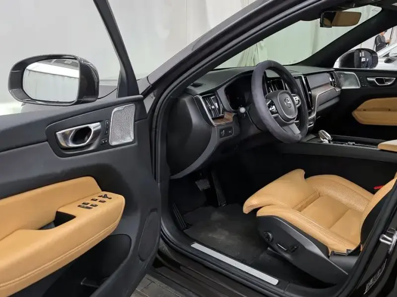 2022 Volvo XC60 с пробегом 74 312 км