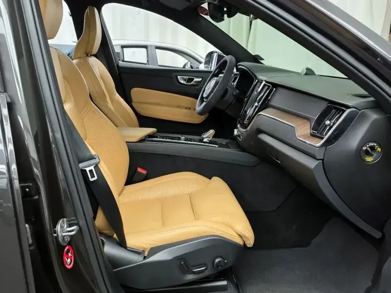 2022 Volvo XC60 с пробегом 74 312 км