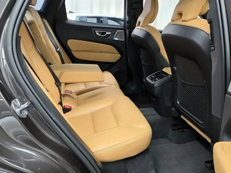2022 Volvo XC60 с пробегом 74 312 км