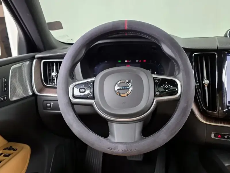 2022 Volvo XC60 с пробегом 74 312 км