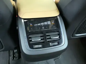 2022 Volvo XC60 с пробегом 74 312 км