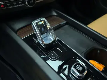 2021 Volvo XC60 с пробегом 61 230 км