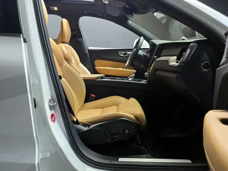 2021 Volvo XC60 с пробегом 61 230 км