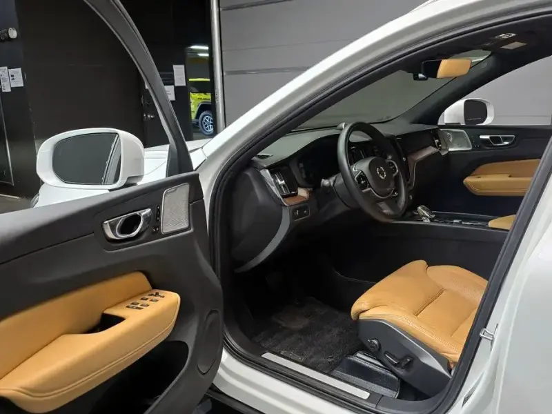2021 Volvo XC60 с пробегом 61 230 км