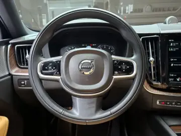 2021 Volvo XC60 с пробегом 61 230 км