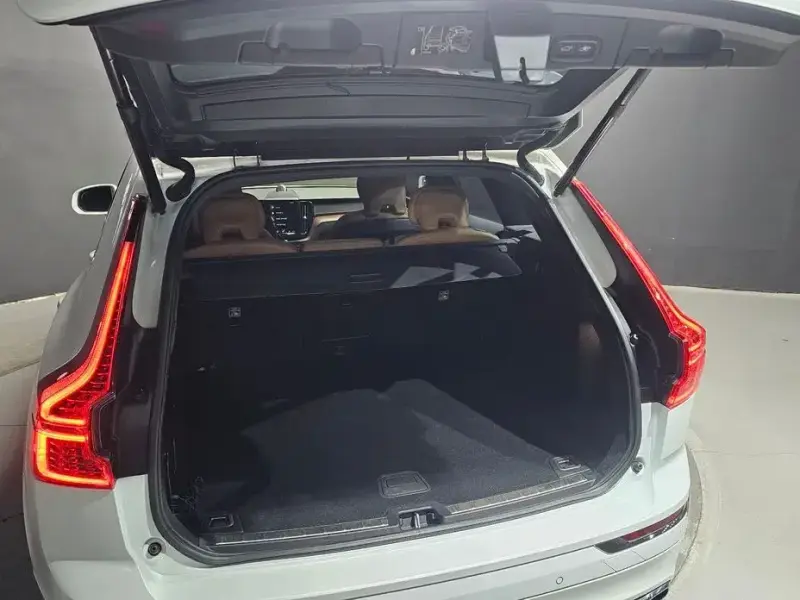 2021 Volvo XC60 с пробегом 61 230 км