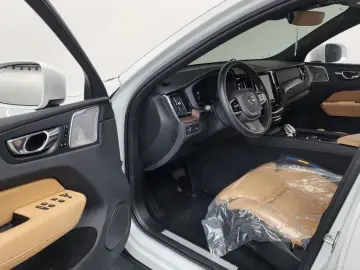 2022 Volvo XC60 с пробегом 50 595 км