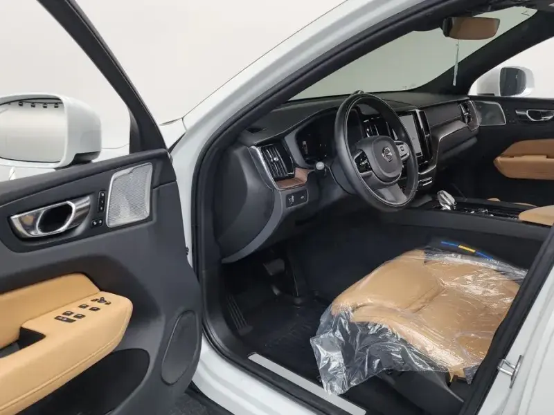 2022 Volvo XC60 с пробегом 50 595 км