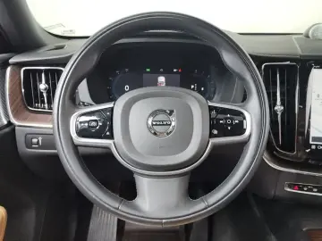 2022 Volvo XC60 с пробегом 50 595 км