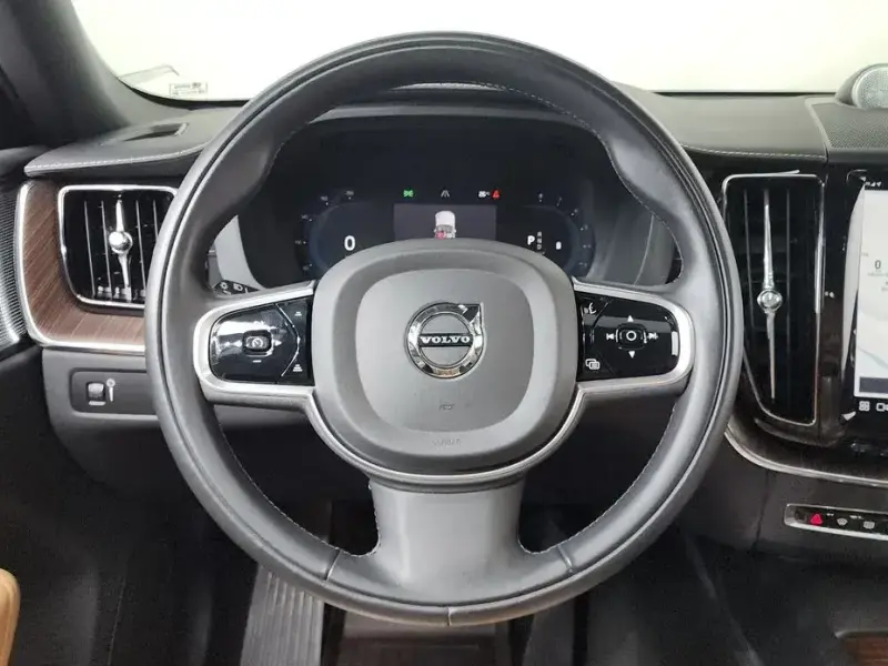 2022 Volvo XC60 с пробегом 50 595 км