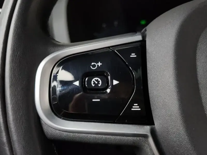 2022 Volvo XC60 с пробегом 50 595 км