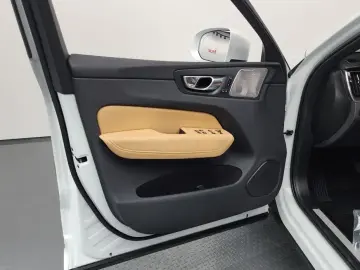 2022 Volvo XC60 с пробегом 50 595 км