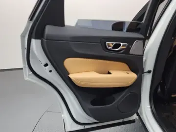 2022 Volvo XC60 с пробегом 50 595 км
