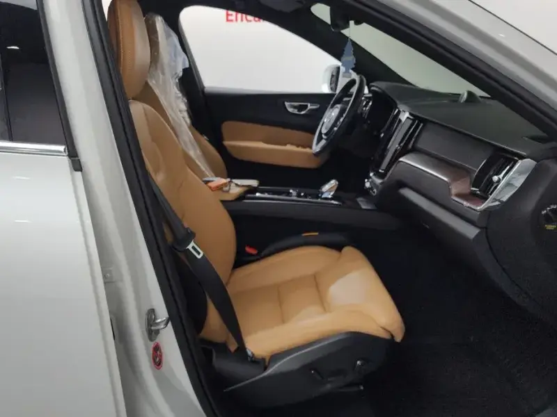 2022 Volvo XC60 с пробегом 50 595 км