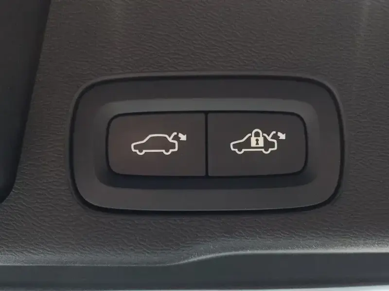 2022 Volvo XC60 с пробегом 50 595 км