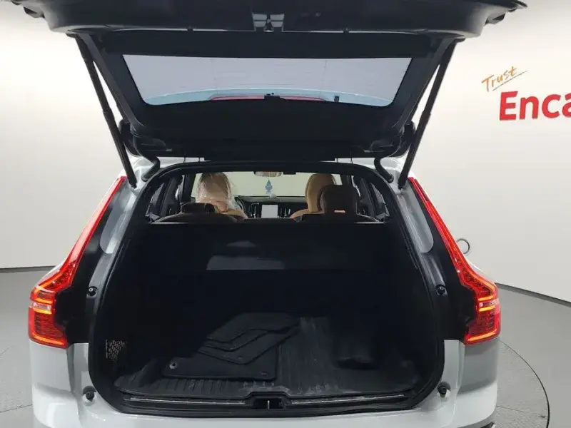 2022 Volvo XC60 с пробегом 50 595 км