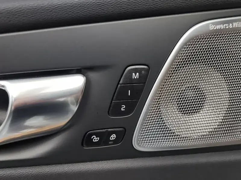 2022 Volvo XC60 с пробегом 50 595 км