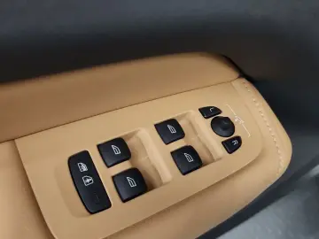 2022 Volvo XC60 с пробегом 50 595 км