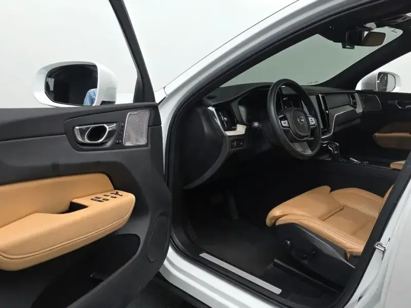 2019 Volvo XC60 с пробегом 50 835 км