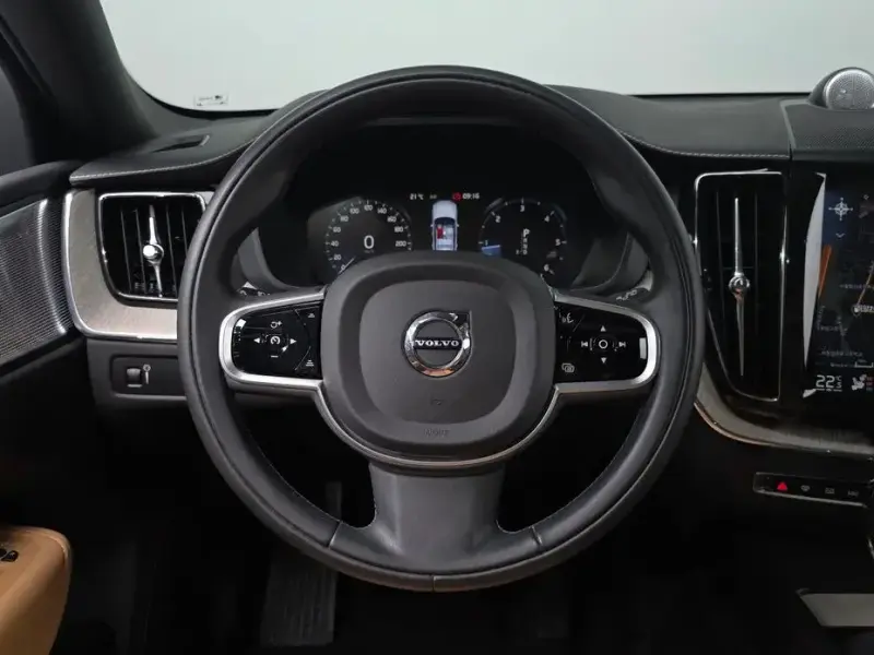 2019 Volvo XC60 с пробегом 50 835 км