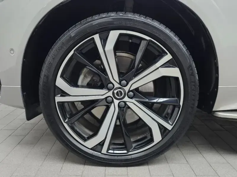 2022 Volvo XC60 с пробегом 70 728 км