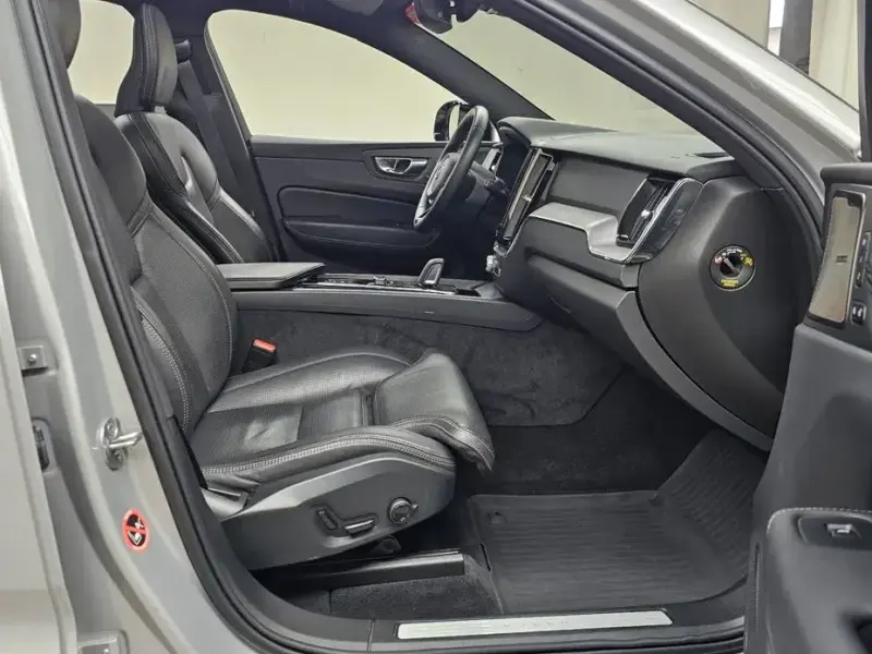 2022 Volvo XC60 с пробегом 70 728 км