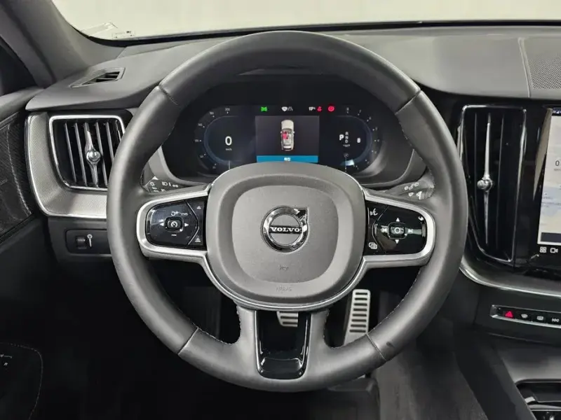 2022 Volvo XC60 с пробегом 70 728 км