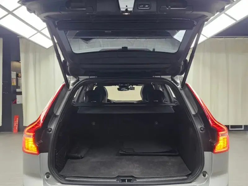 2022 Volvo XC60 с пробегом 70 728 км