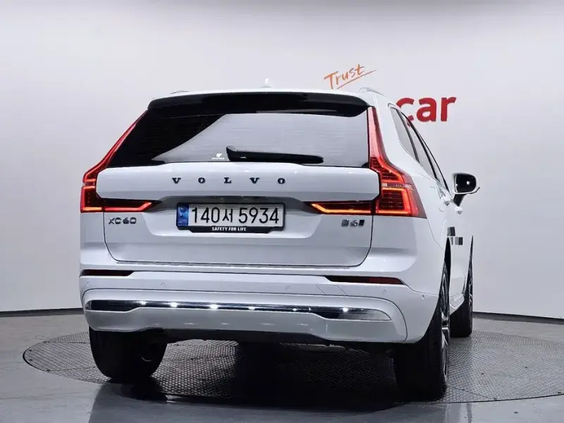 2023 Volvo XC60 с пробегом 24 111 км