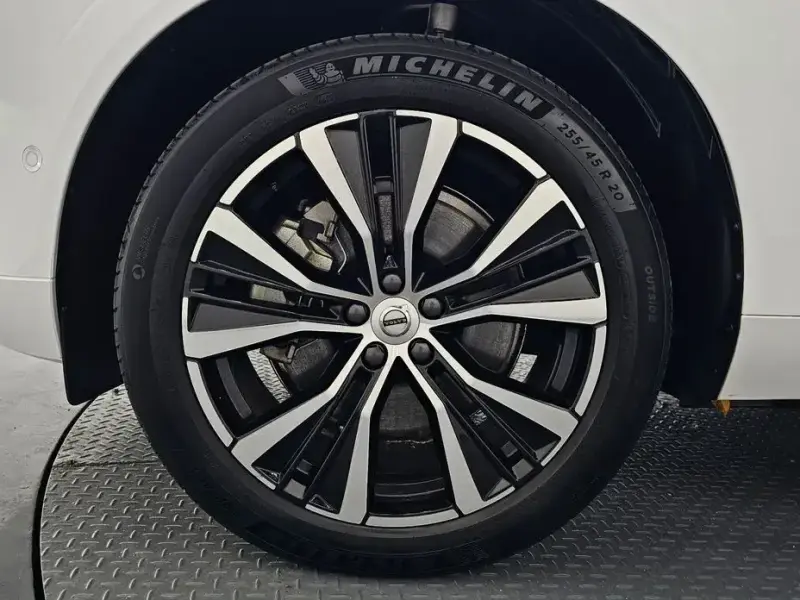 2023 Volvo XC60 с пробегом 24 111 км