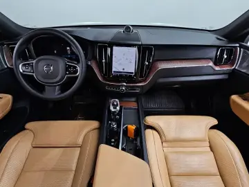 2023 Volvo XC60 с пробегом 24 111 км