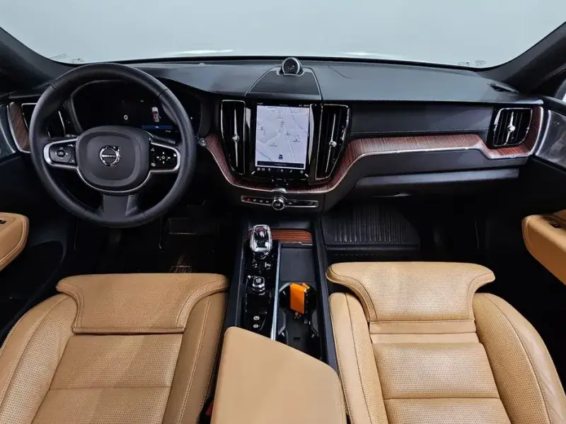2023 Volvo XC60 с пробегом 24 111 км
