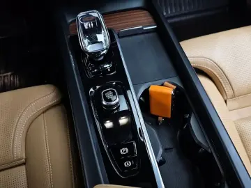 2023 Volvo XC60 с пробегом 24 111 км