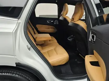 2023 Volvo XC60 с пробегом 24 111 км