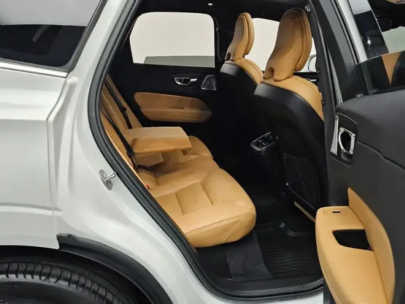 2023 Volvo XC60 с пробегом 24 111 км