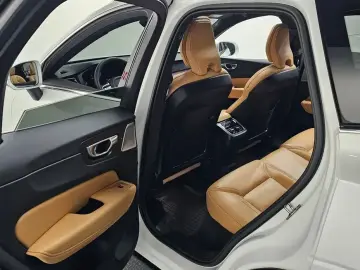 2023 Volvo XC60 с пробегом 24 111 км