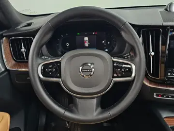 2023 Volvo XC60 с пробегом 24 111 км