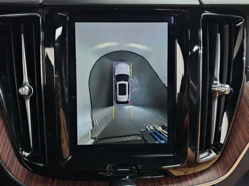 2023 Volvo XC60 с пробегом 24 111 км