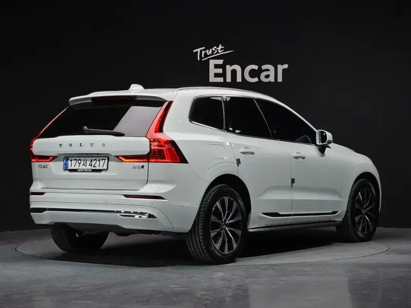 2023 Volvo XC60 с пробегом 19 894 км