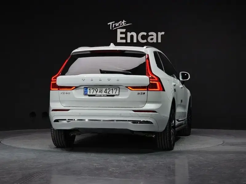 2023 Volvo XC60 с пробегом 19 894 км