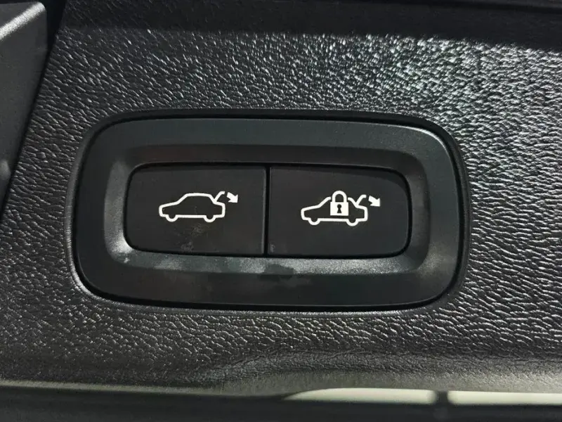 2023 Volvo XC60 с пробегом 24 111 км