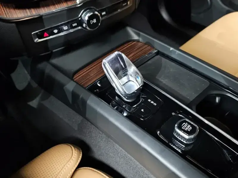 2023 Volvo XC60 с пробегом 19 894 км
