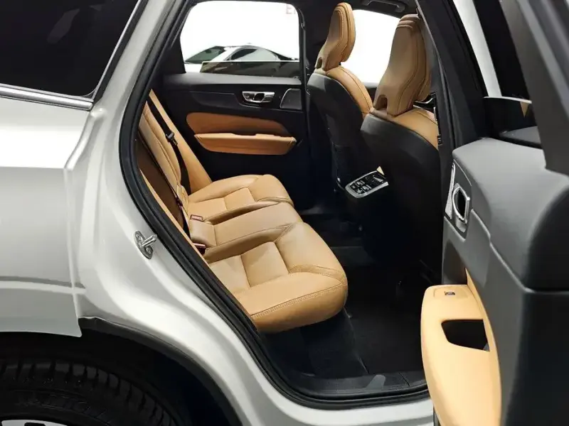 2023 Volvo XC60 с пробегом 19 894 км