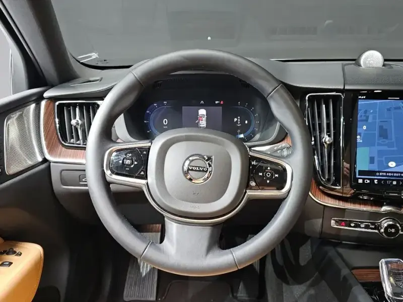 2023 Volvo XC60 с пробегом 19 894 км