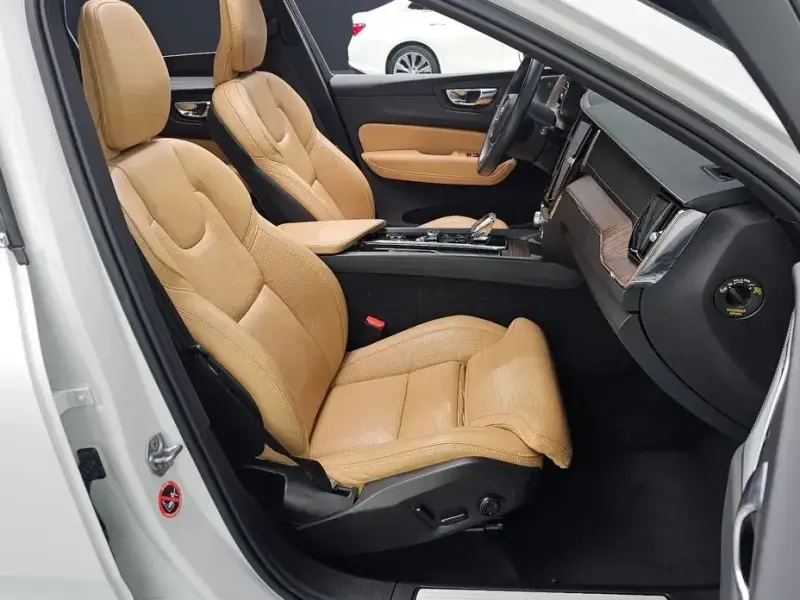2021 Volvo XC60 с пробегом 84 825 км
