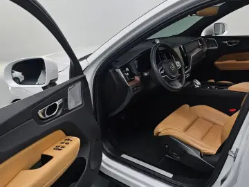 2021 Volvo XC60 с пробегом 84 825 км