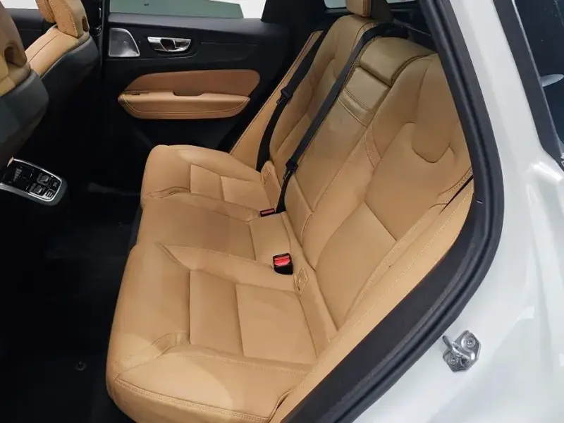 2021 Volvo XC60 с пробегом 84 825 км