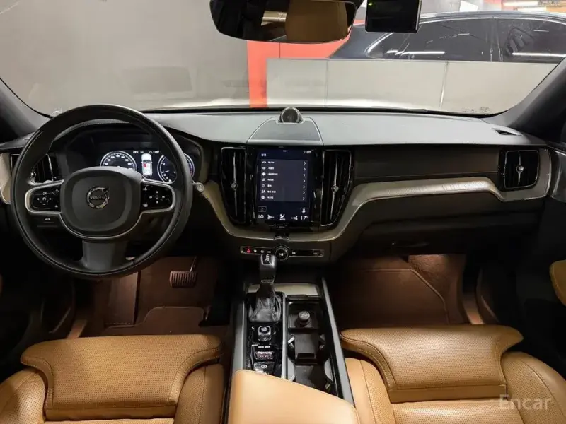 2020 Volvo XC60 с пробегом 38 830 км