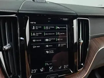 2021 Volvo XC60 с пробегом 84 825 км