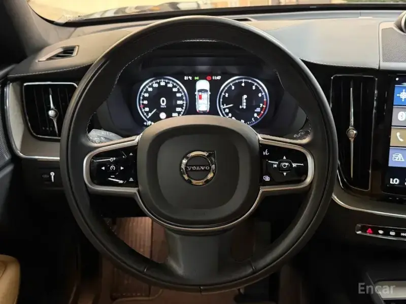 2020 Volvo XC60 с пробегом 38 830 км